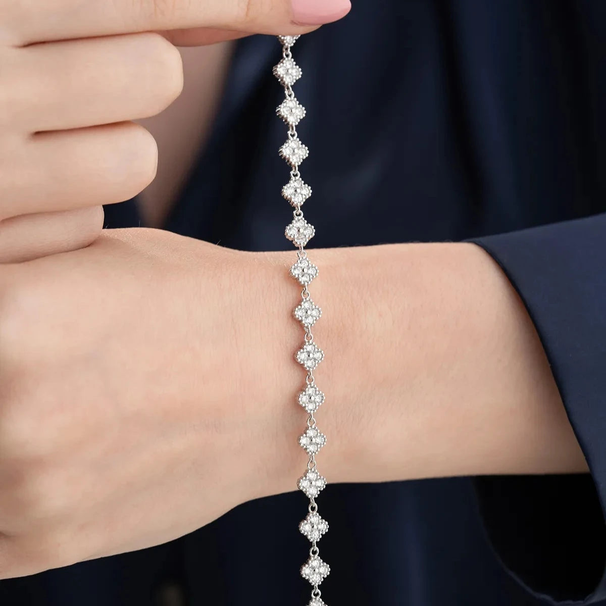 ZİRKON TAŞLI YONCA BİLEKLİK | 925 GÜMÜŞ