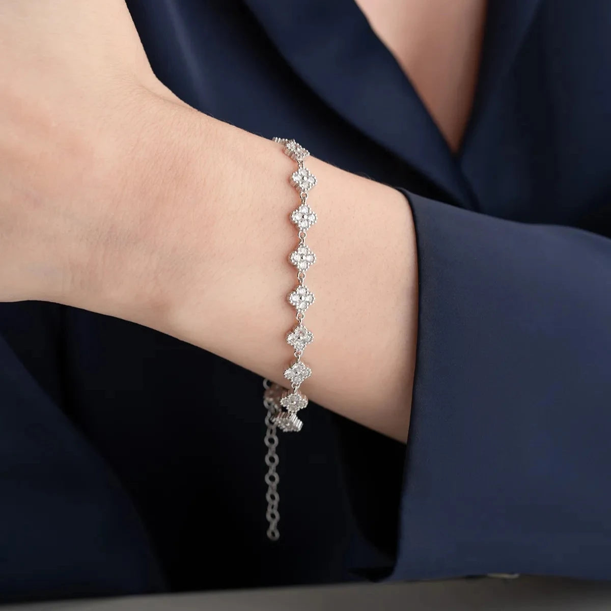 ZİRKON TAŞLI YONCA BİLEKLİK | 925 GÜMÜŞ
