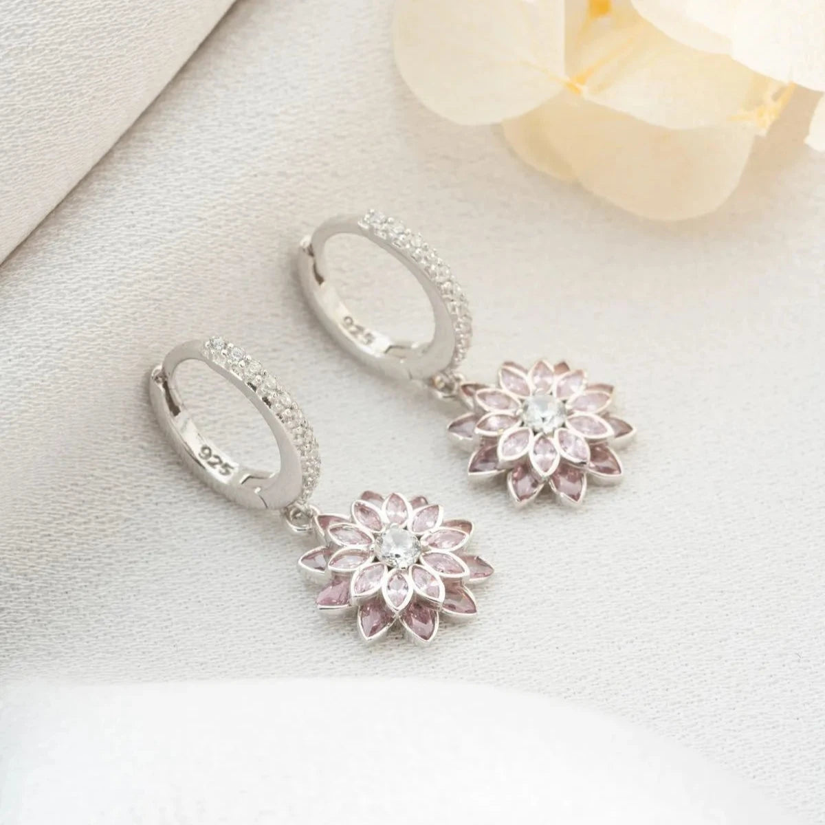 PEMBE LOTUS ÇİÇEĞİ KÜPE | 925 GÜMÜŞ
