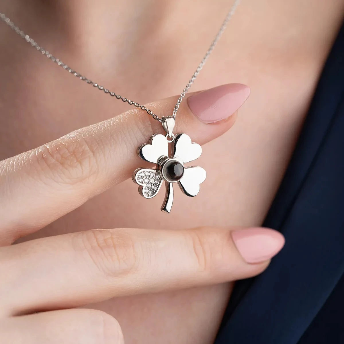 100 DİLDE SEVİYOR YONCA KOLYE | 925 GÜMÜŞ