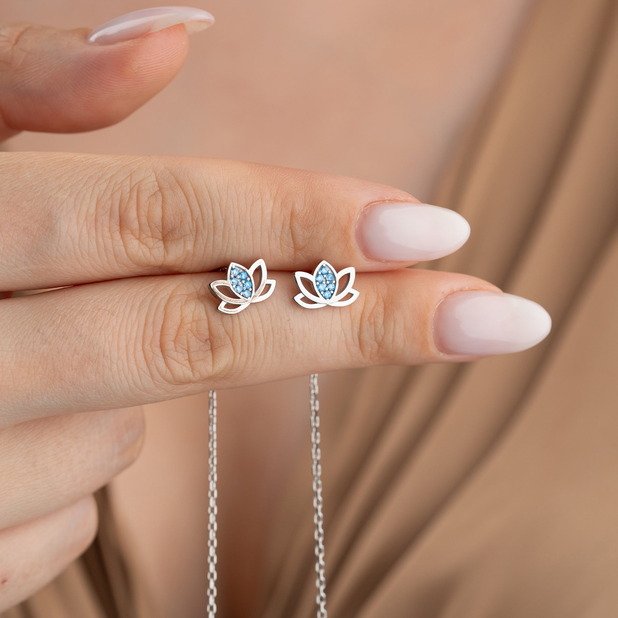 LOTUS MAVİ IŞILTI KÜPE | 925 GÜMÜŞ