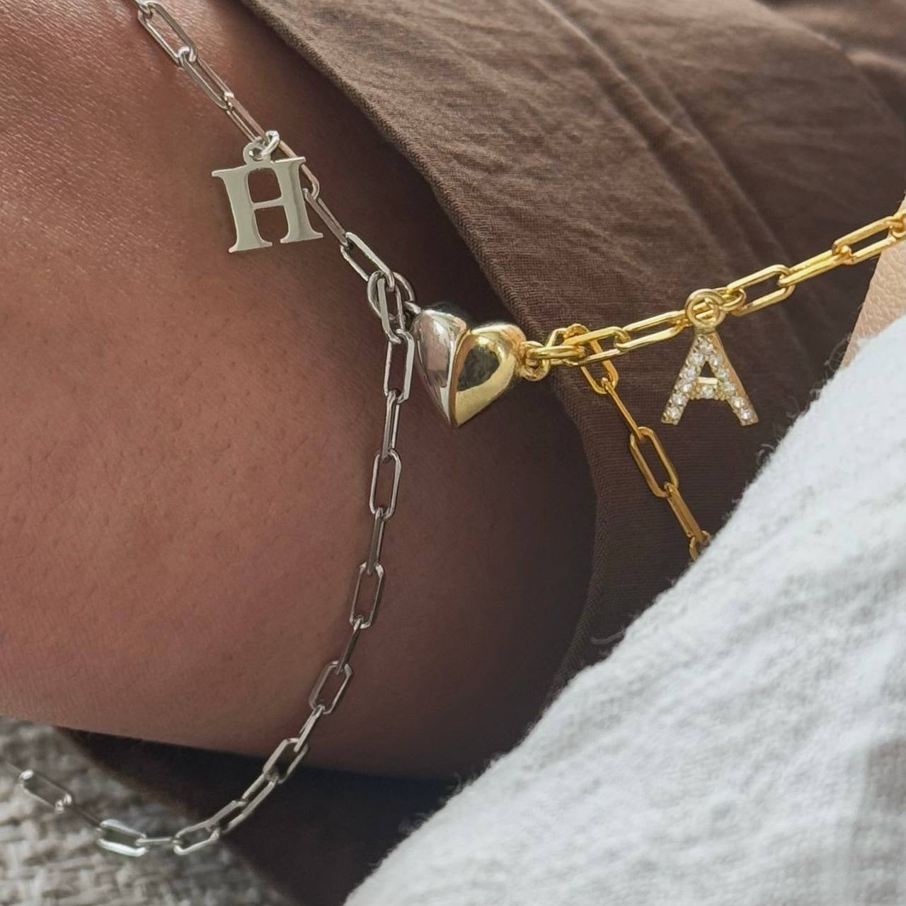 MIKNATISLI KALP HARFLİ ÇİFT BİLEKLİK | 925 GÜMÜŞ