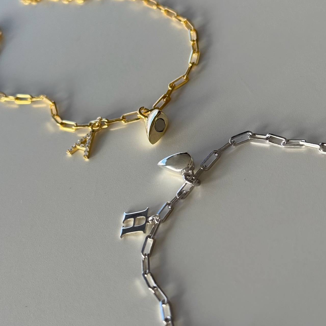 MIKNATISLI KALP HARFLİ ÇİFT BİLEKLİK | 925 GÜMÜŞ