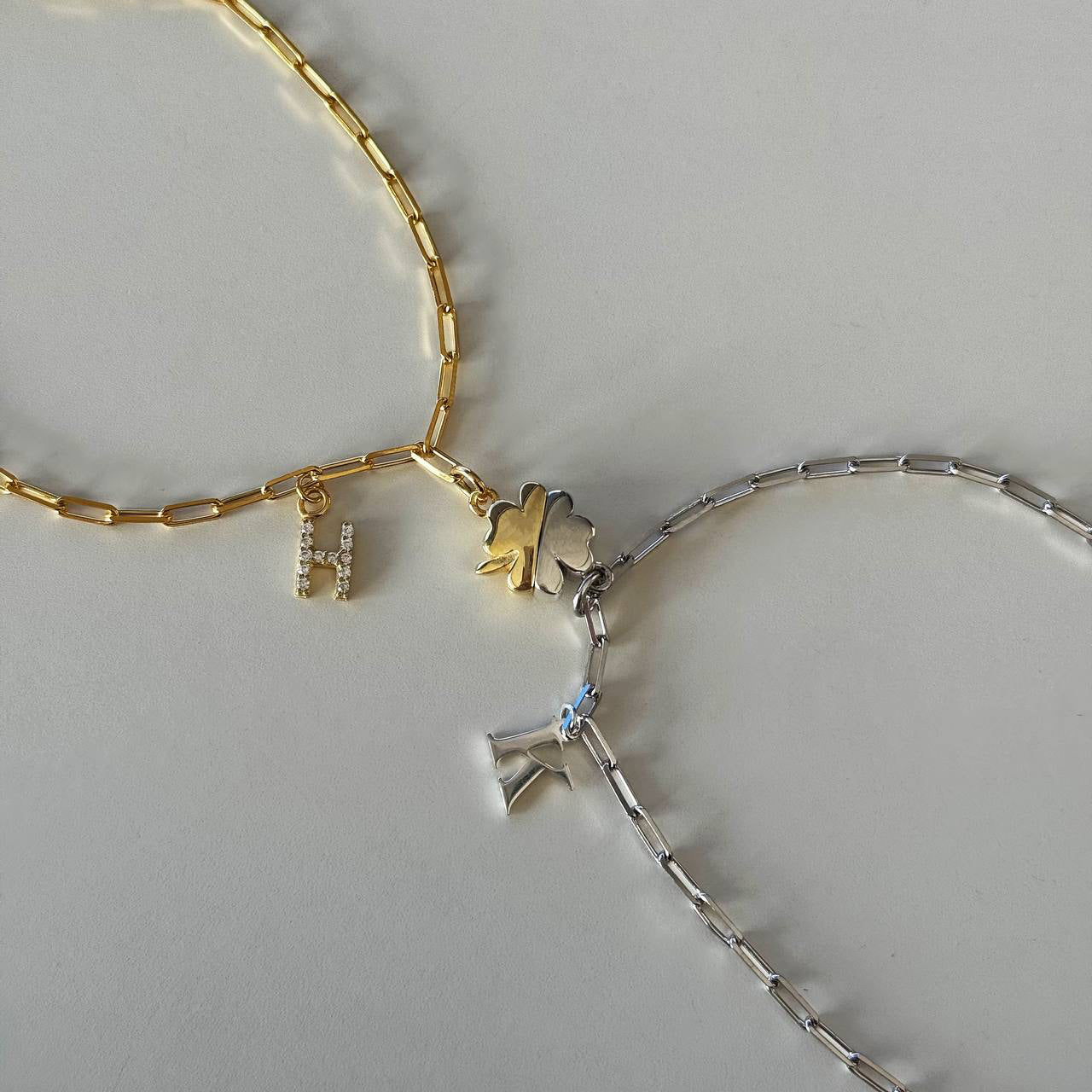 MIKNATISLI YONCA HARFLİ ÇİFT BİLEKLİK | 925 GÜMÜŞ