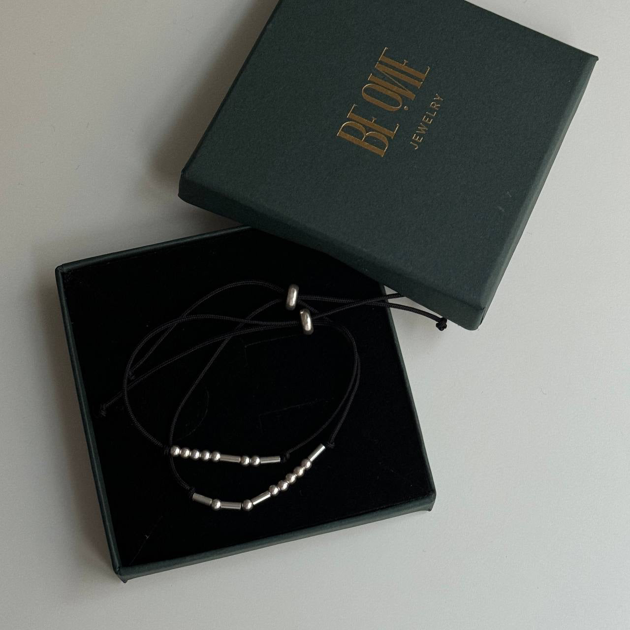 MORS ALFABELİ İPLİ ÇİFT BİLEKLİĞİ | 925 GÜMÜŞ