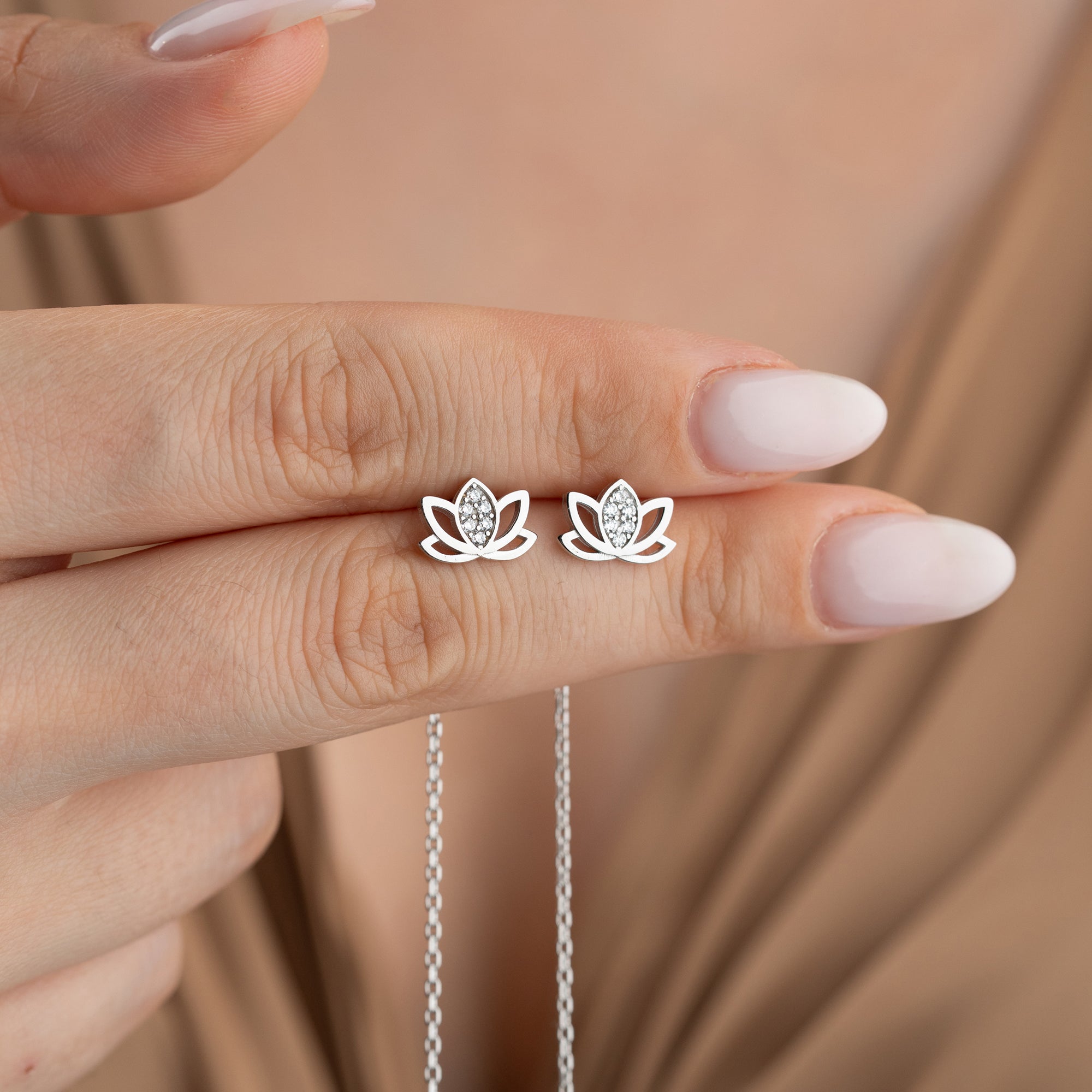 LOTUS IŞILTI KÜPE | 925 GÜMÜŞ