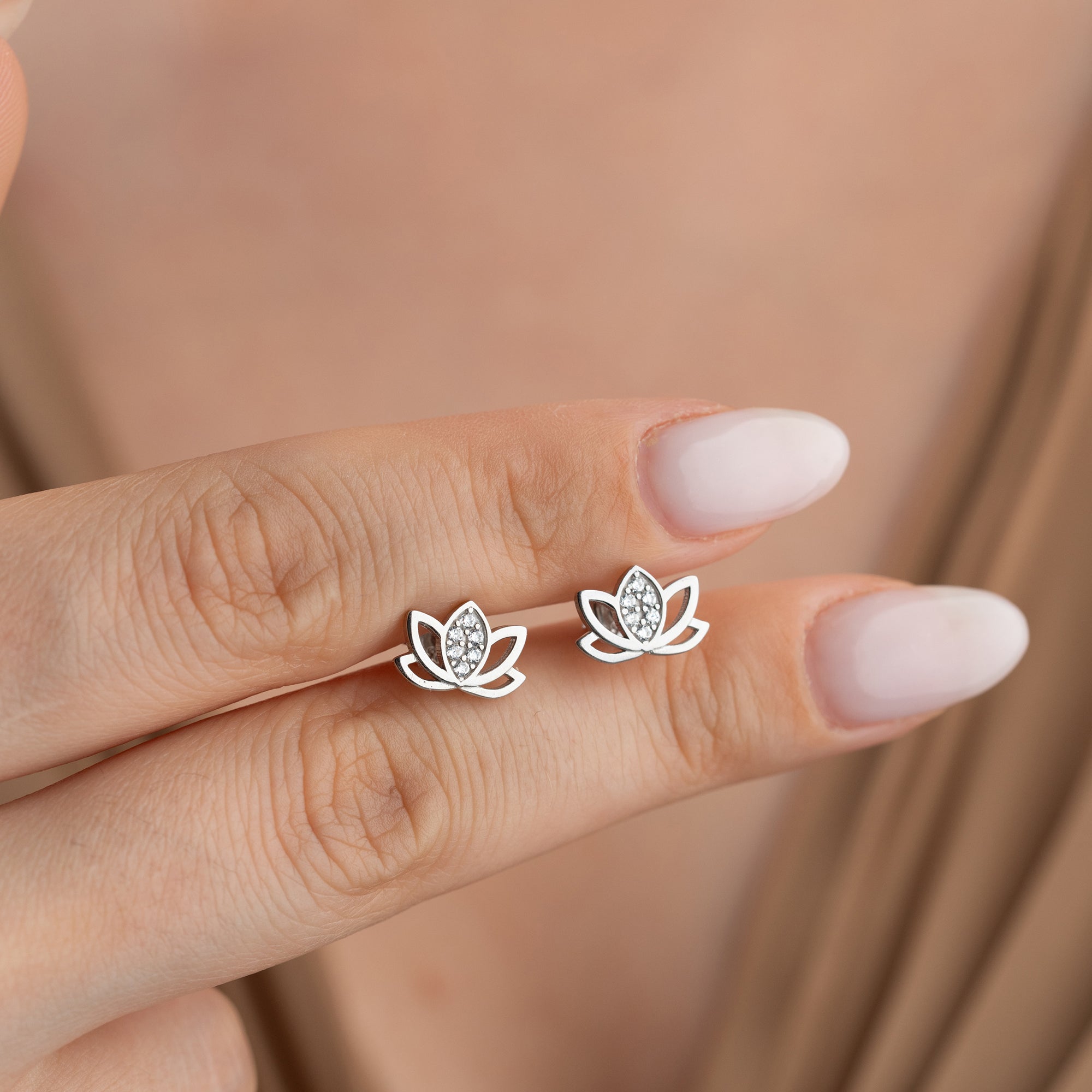 LOTUS MAVİ IŞILTI KÜPE | 925 GÜMÜŞ