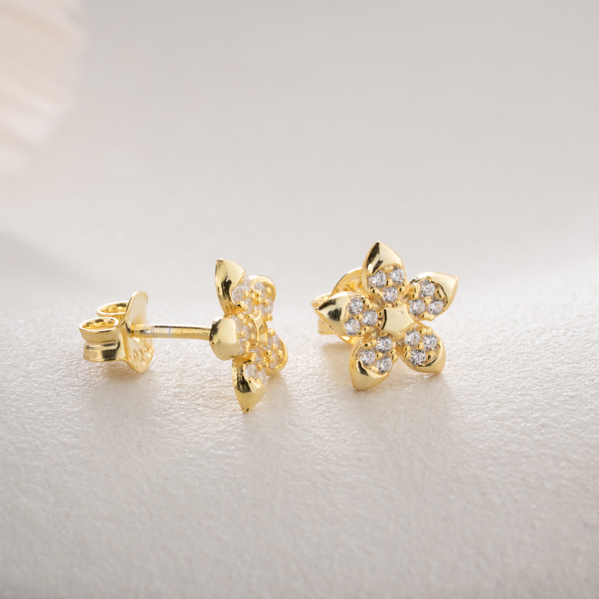 MİNİ TAŞLI ÇİÇEK KÜPE | 925 GÜMÜŞ