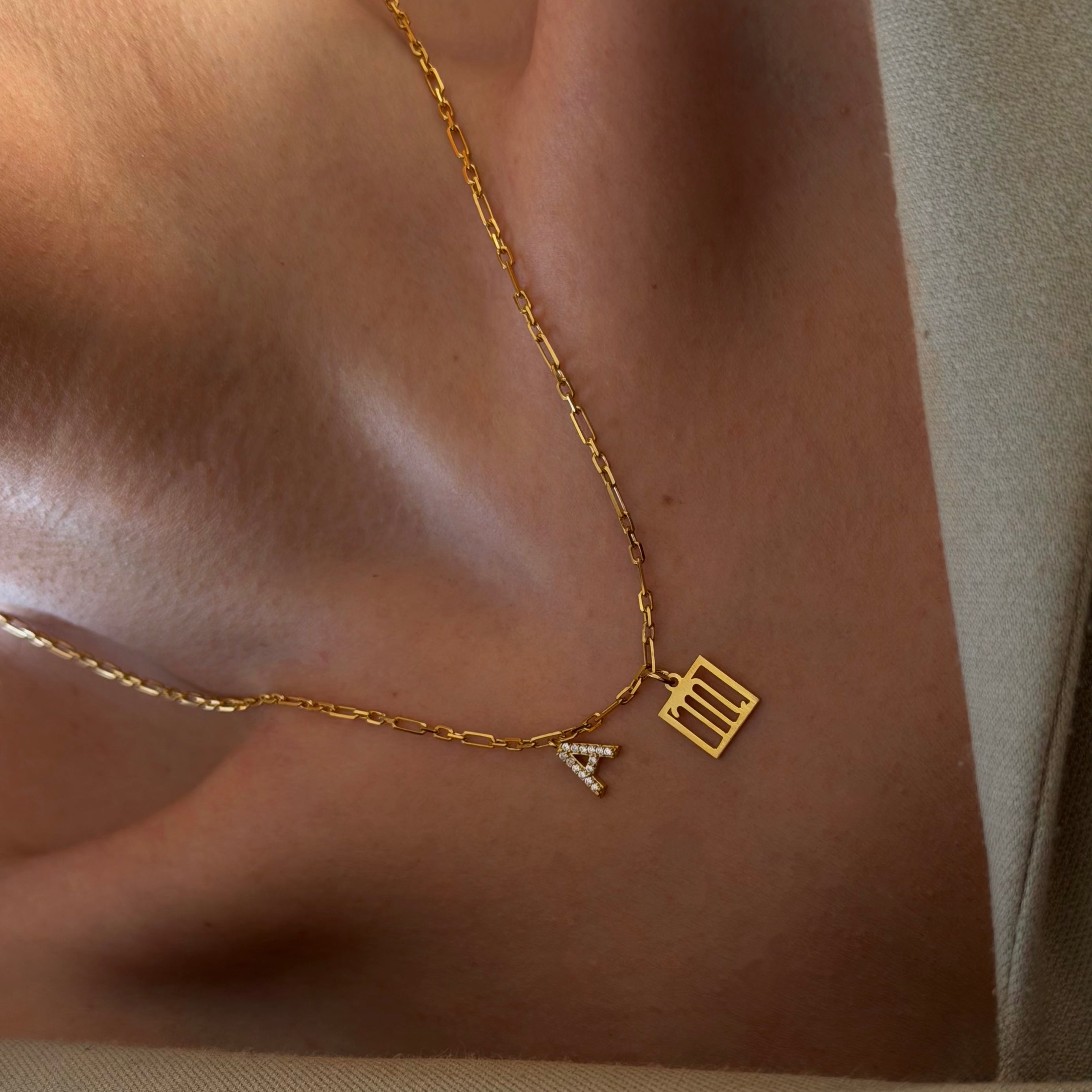 BURÇ HARF KOLYE | 925 GÜMÜŞ