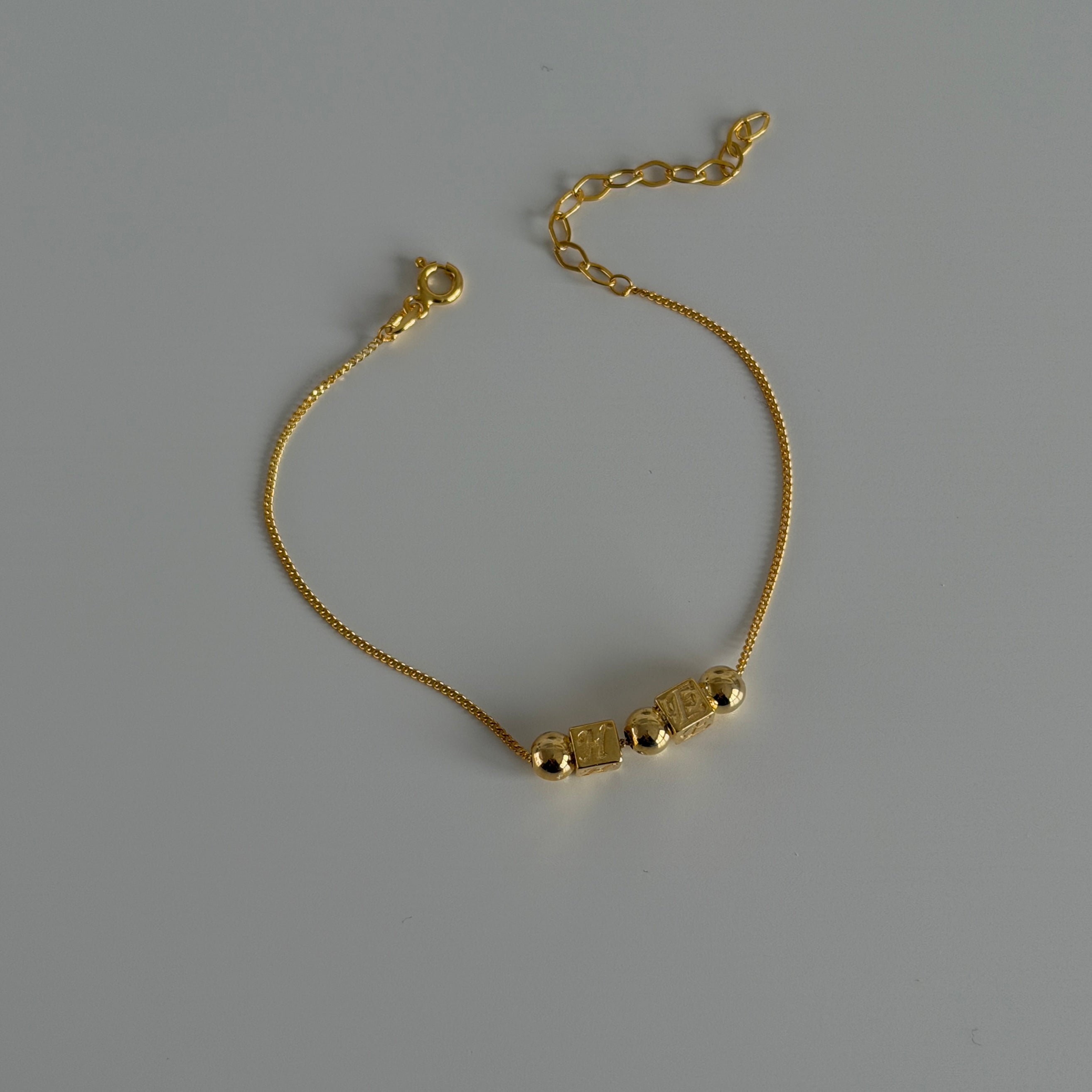 İKİLİ KÜP HARF BİLEKLİK BİLEKLİK | 925 GÜMÜŞ